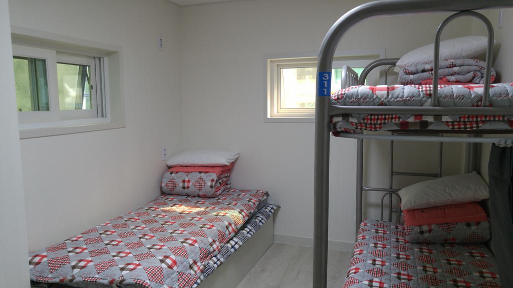 Embassy Guesthouse Itaewon Сеул Номер фото